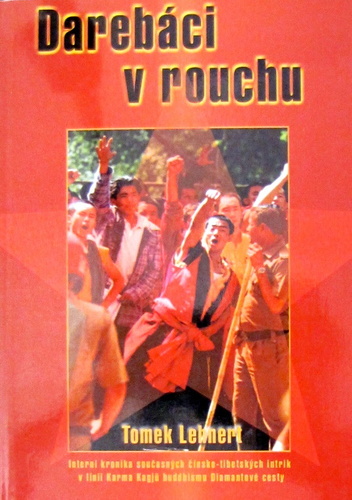 Kniha Darebáci v rouchu