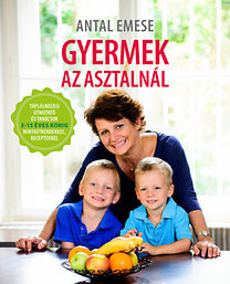 Gyermek az asztalnál