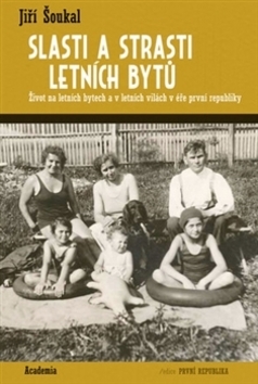 Kniha Slasti a strasti letních bytů - Jiří Šoukal