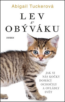 Lev v obýváku