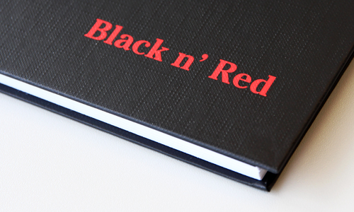 Zápisník Oxford A4 Black n´ Red Notebook štvorček 70 listov