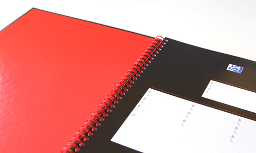 Zápisník Oxford A4 Black n´ Red Notebook štvorček 70 listov