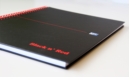 Zápisník Oxford A4 Black n´ Red Notebook štvorček 70 listov