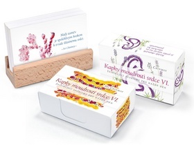 Kniha Kapky moudrosti srdce VI. s dřevěným stojánkem