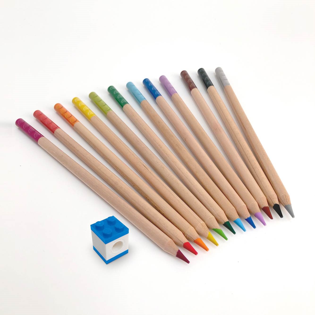 Pastelky LEGO mix farieb 12 ks s LEGO klipom