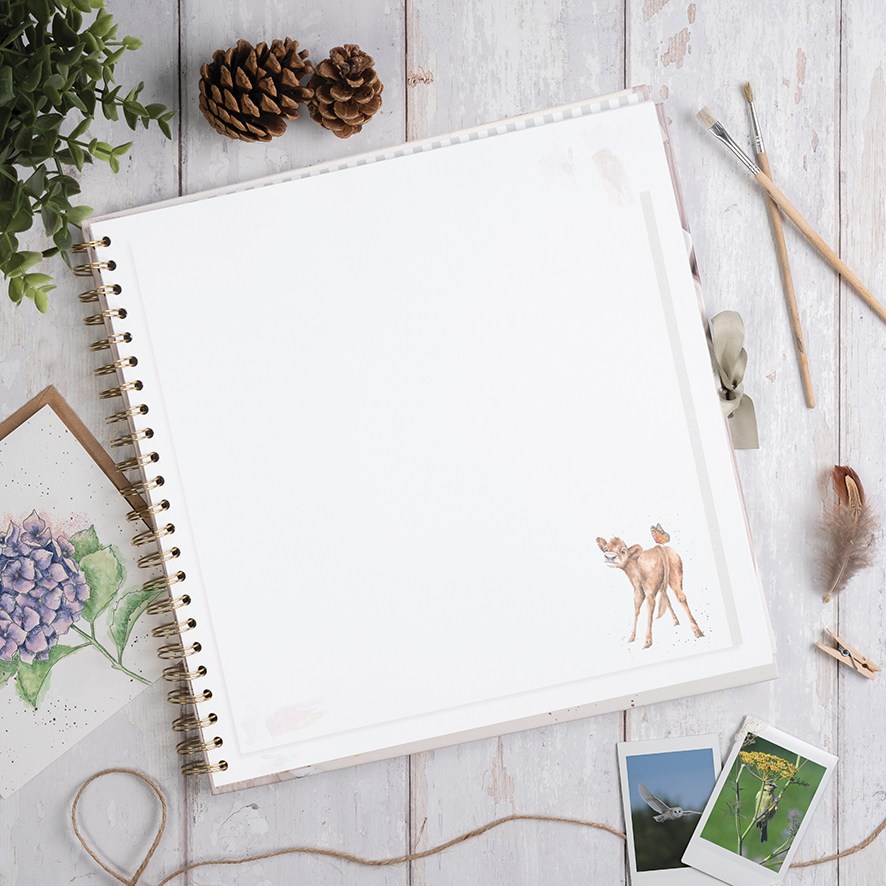 Scrapbook album s hrebeňovou väzbou 