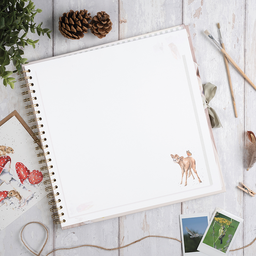 Scrapbook album s hrebeňovou väzbou 