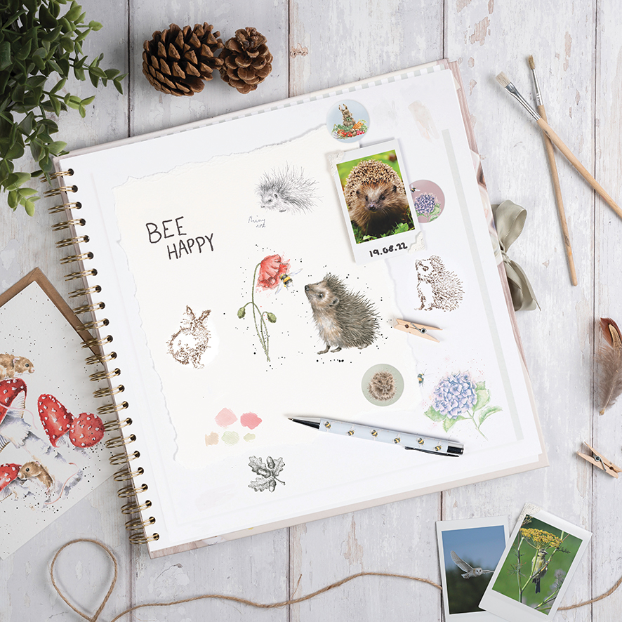 Scrapbook album s hrebeňovou väzbou 