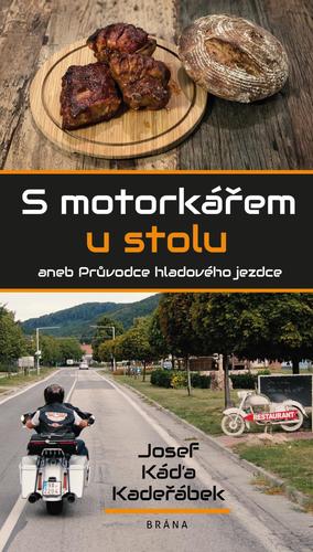 Kniha S motorkářem u stolu