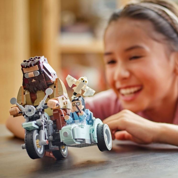 LEGO® - Harry Potter - Hagrid a Harry na motorke