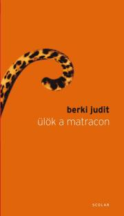 Ülök a matracon