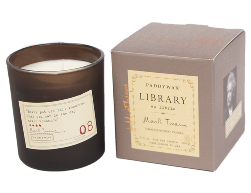 Paddywax LIBRARY Voňavá knihožrútska sójová sviečka Mark Twain 170g