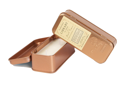 Paddywax LIBRARY Voňavá knihožrútska sójová sviečka v plechovke Mark Twain 70g