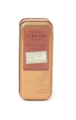 Paddywax Library Voňavá sójová sviečka v plechovke Frederick Douglass 70g