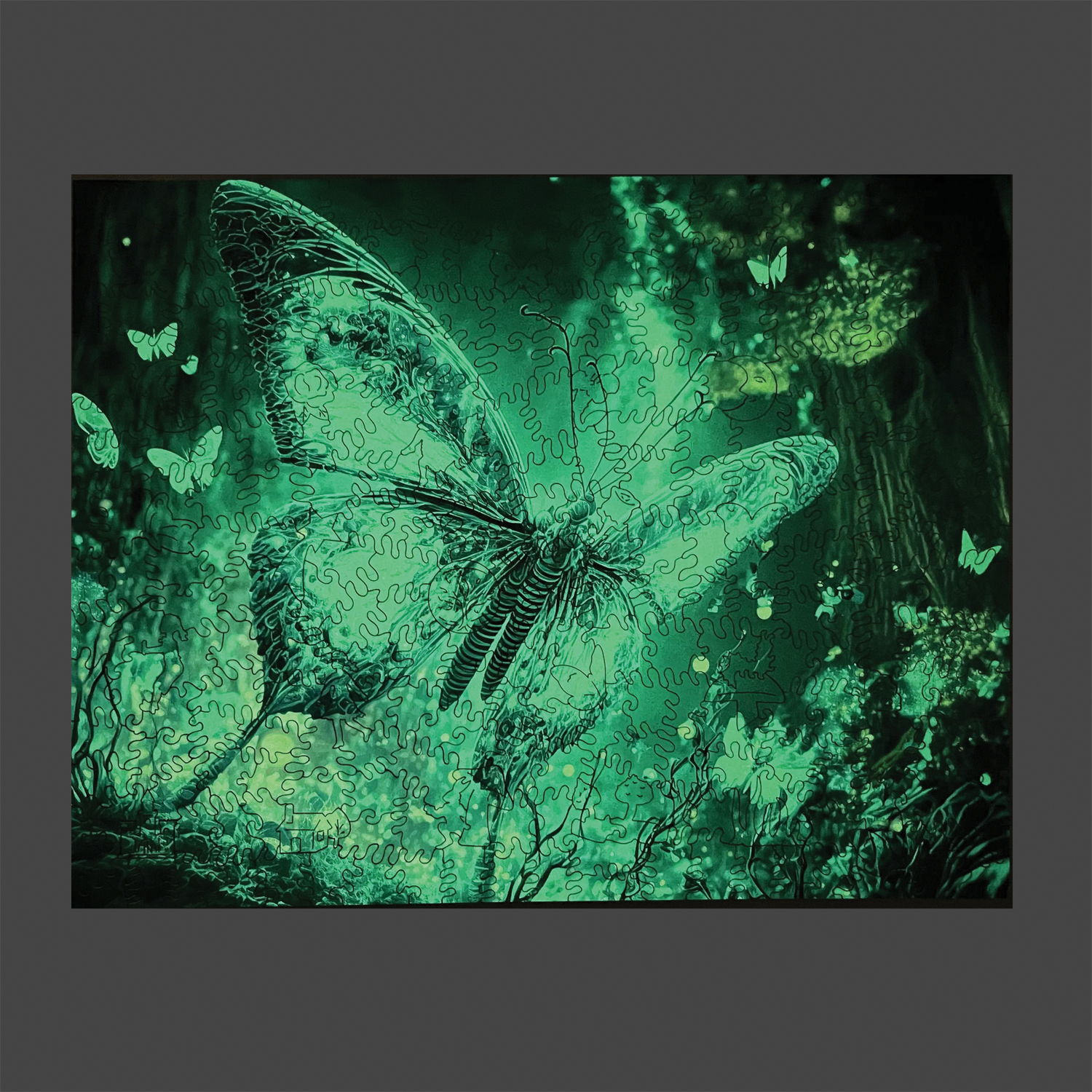 Drevené puzzle Fluorescenčný motýľ A3 (svietiace v tme)