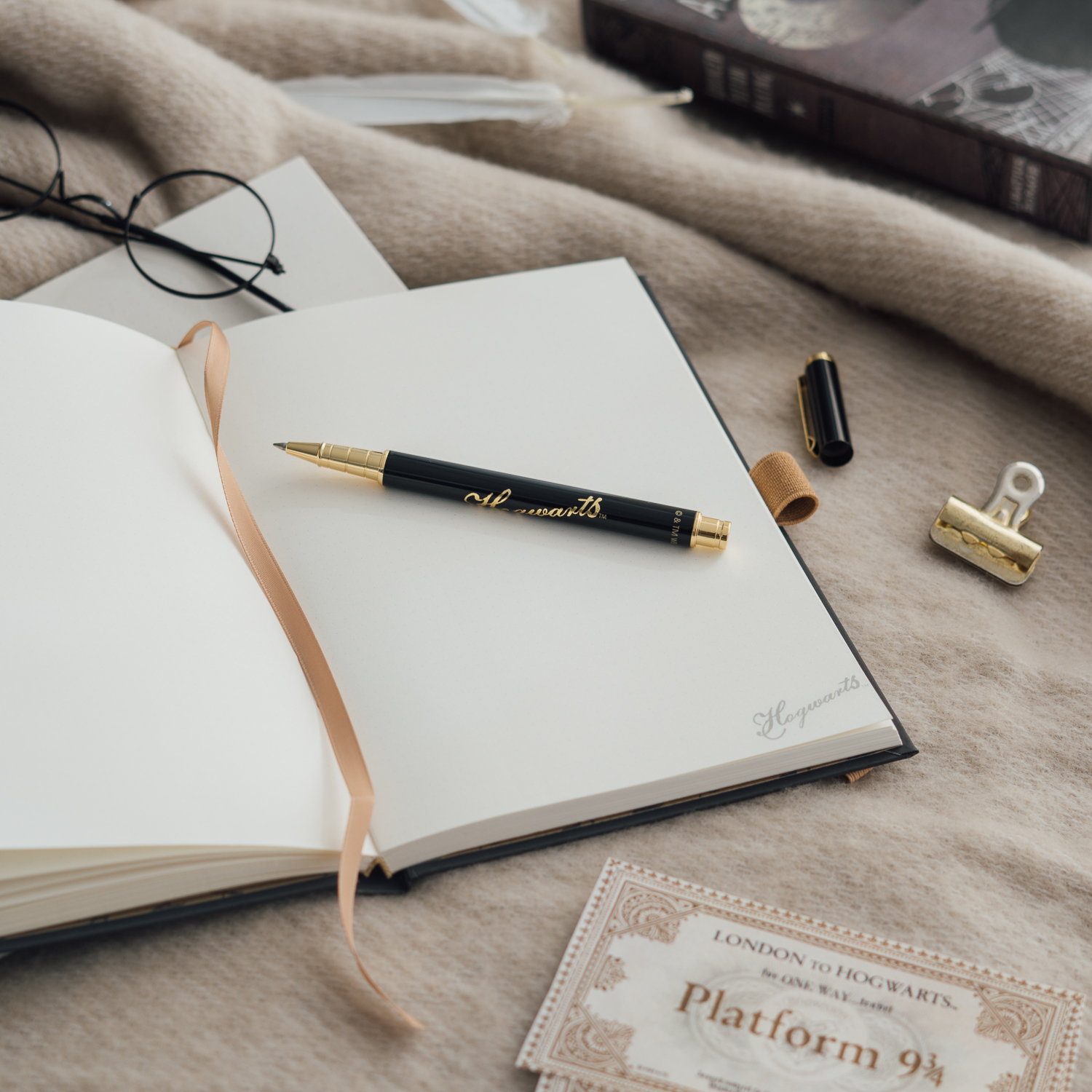 HARRY POTTER ROKFORT PRÉMIOVÝ ZÁPISNÍK A5 S PEROM