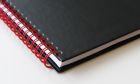 Zápisník Oxford A4 Black n´ Red Notebook linajkový 70 listov