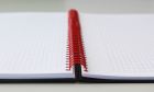 Zápisník Oxford A4 Black n´ Red Notebook štvorček 70 listov