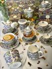 Porcelánový sudový hrnček William Morris - Strawberry Thief Blue 430 ml