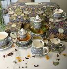 Porcelánový sudový hrnček William Morris - Strawberry Thief Blue 430 ml