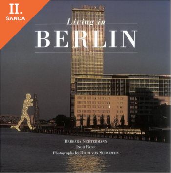 Lacná kniha Living In Berlin