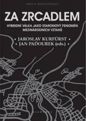 Za zrcadlem