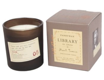 Paddywax LIBRARY Voňavá knihožrútska sójová sviečka Mark Twain 170g
