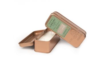 Paddywax LIBRARY Voňavá knihožrútska sójová sviečka v plechovke William Shakespeare 70g