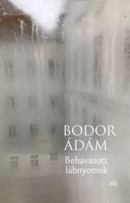 Behavazott lábnyomok