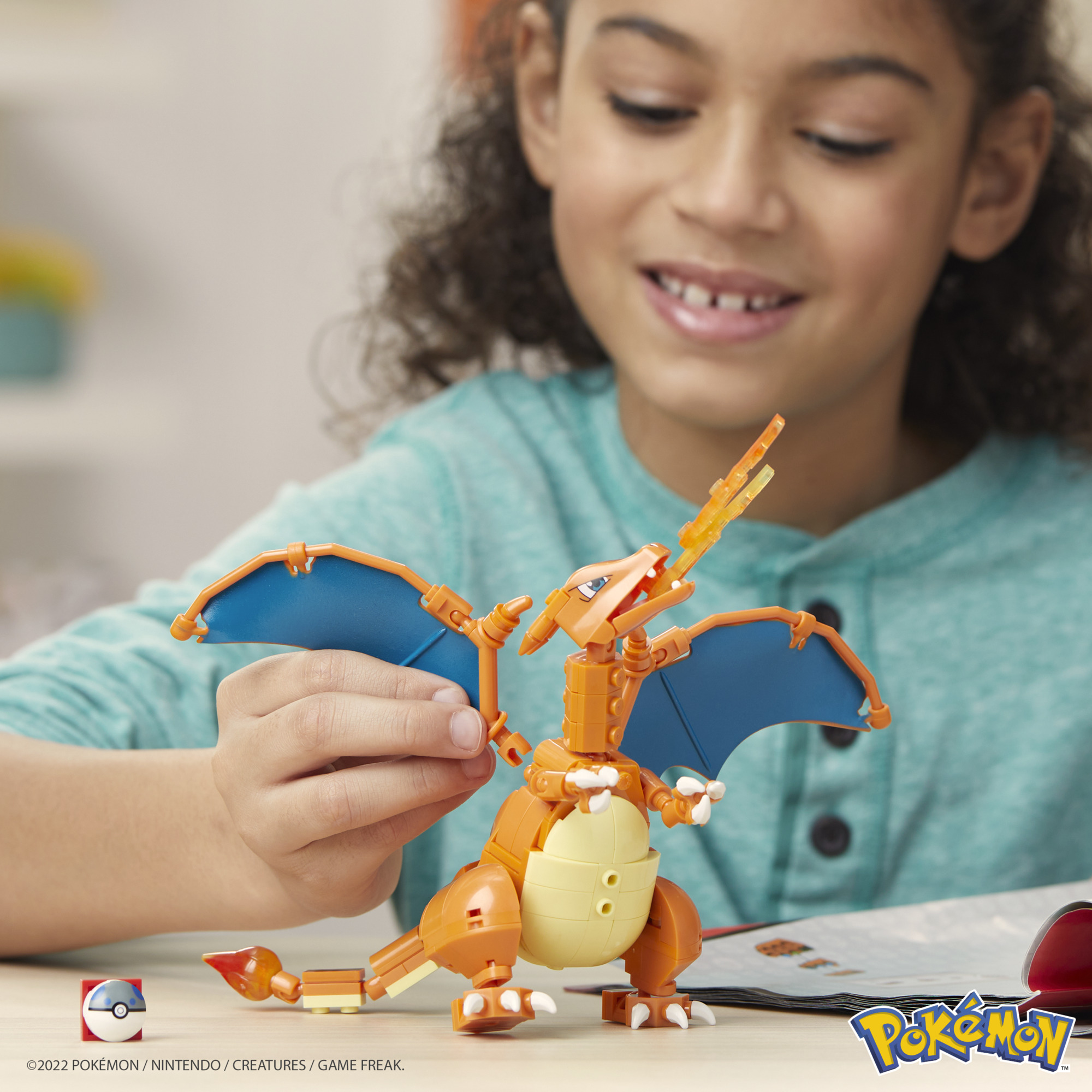 MEGA Pokémon Charizard Mattel