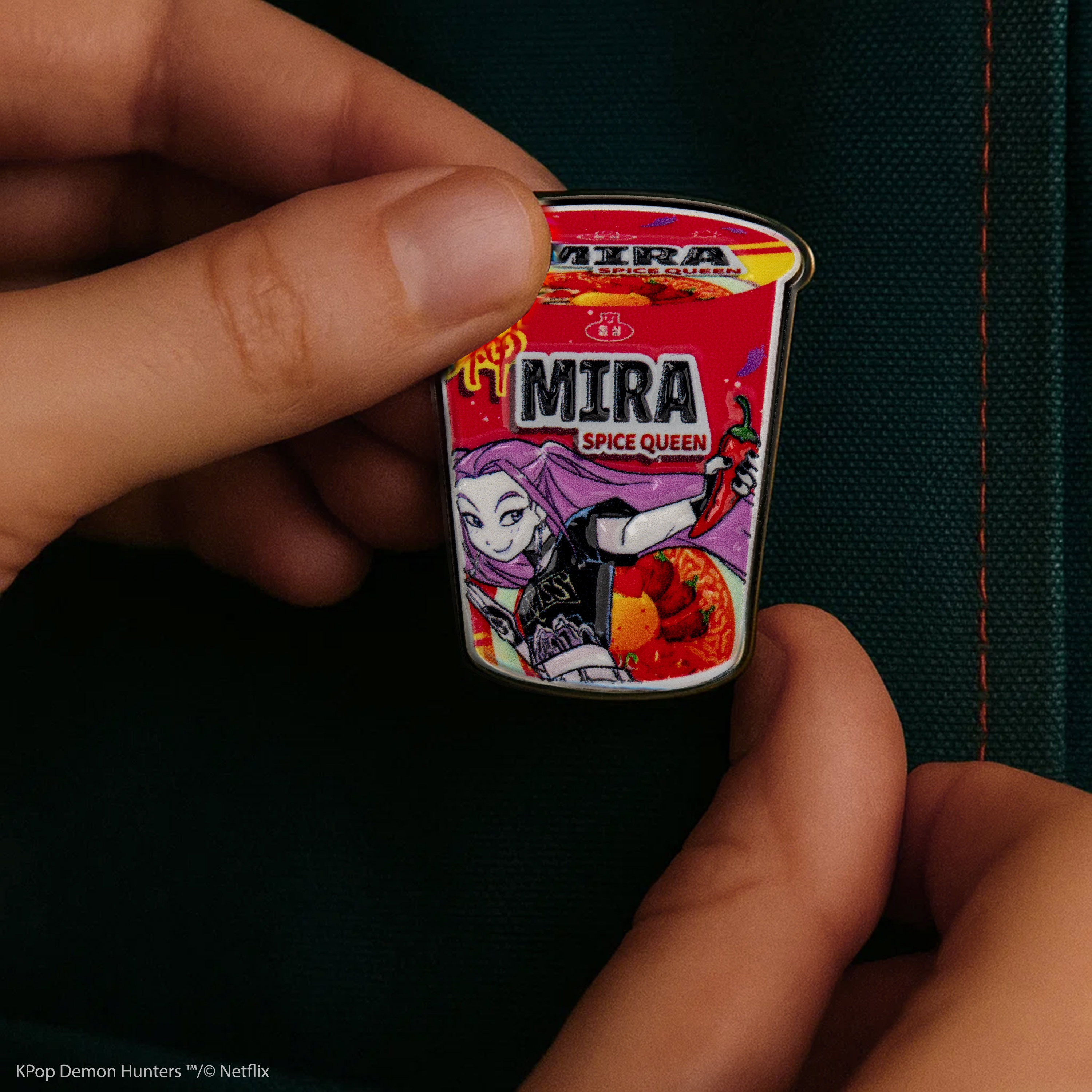 K-POP - Demon Hunters - Odznak Mira Spice Queen Noodles