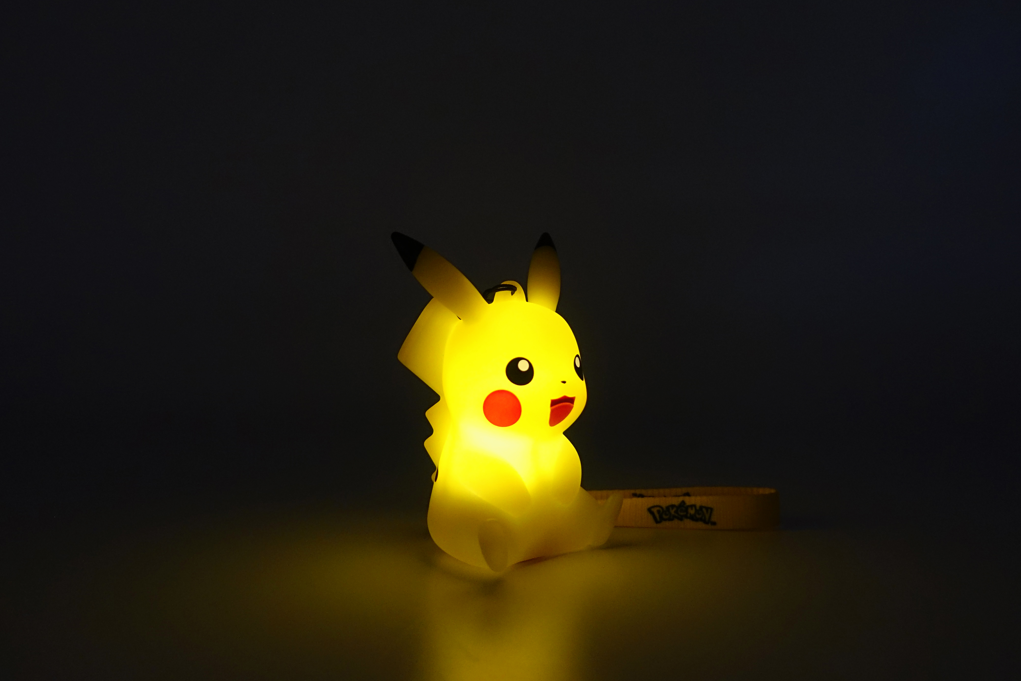 Teknofun Pokémon - Pikachu prívesok svietiaca figúrka 8cm