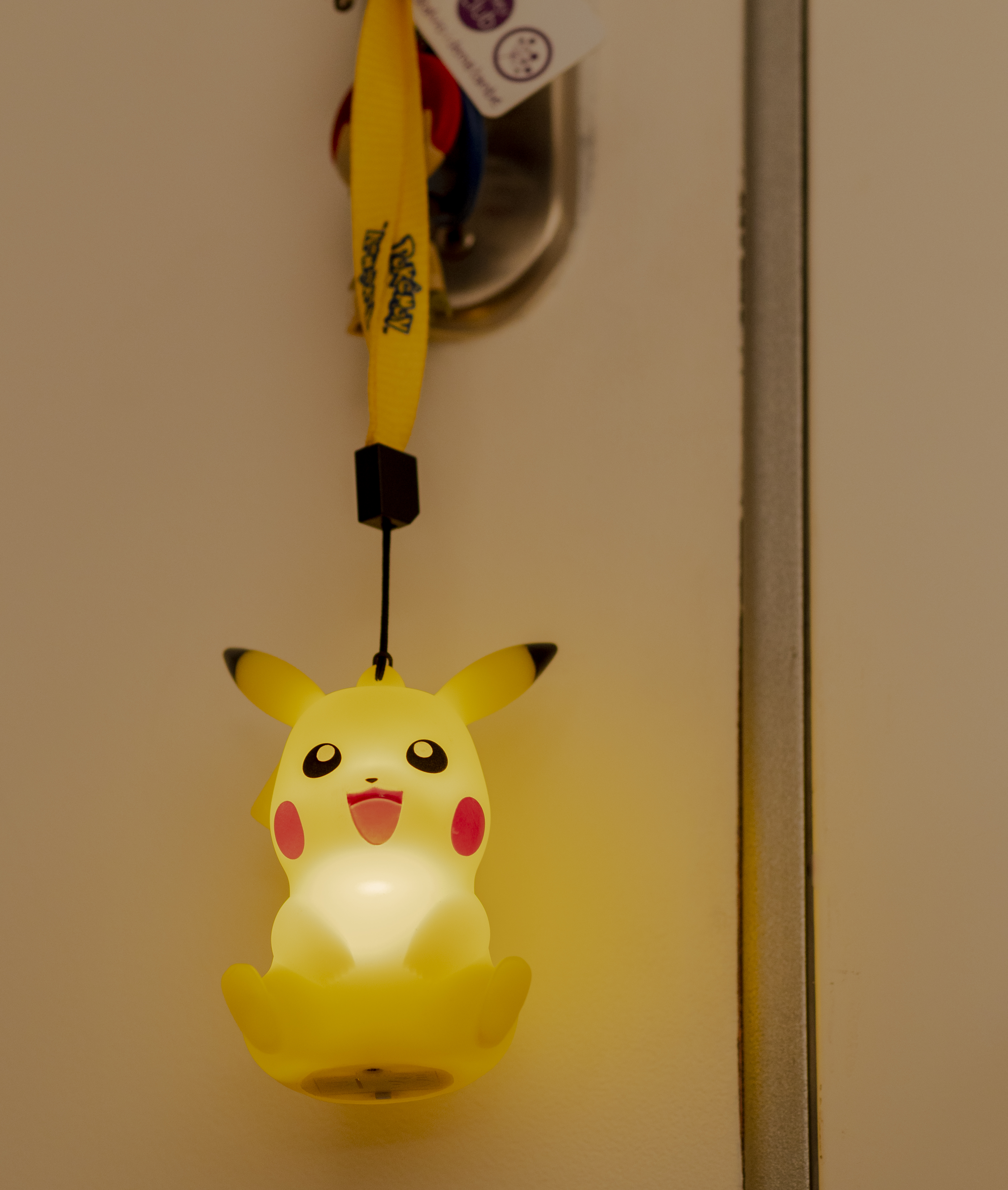 Teknofun Pokémon - Pikachu prívesok svietiaca figúrka 8cm