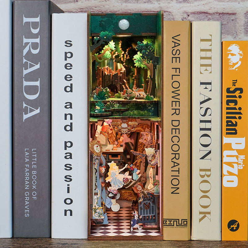 Book Nook - 3D Puzzle - Alica v krajine zázrakov