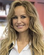 Adriana Sklenaříková-Karembeu