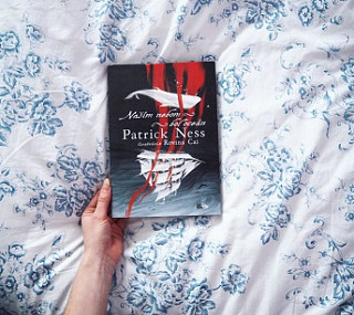 Patrick Ness: Naším nebom bol oceán