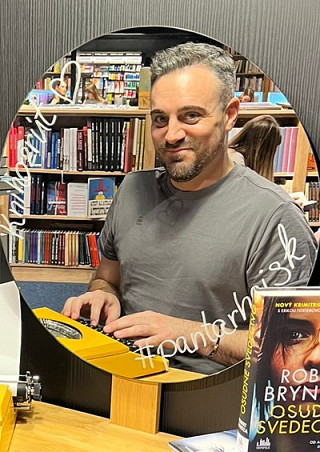 Robert Bryndza v Panta Rhei