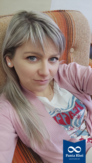 Autorka bookstagramu @simon_jasova_books
