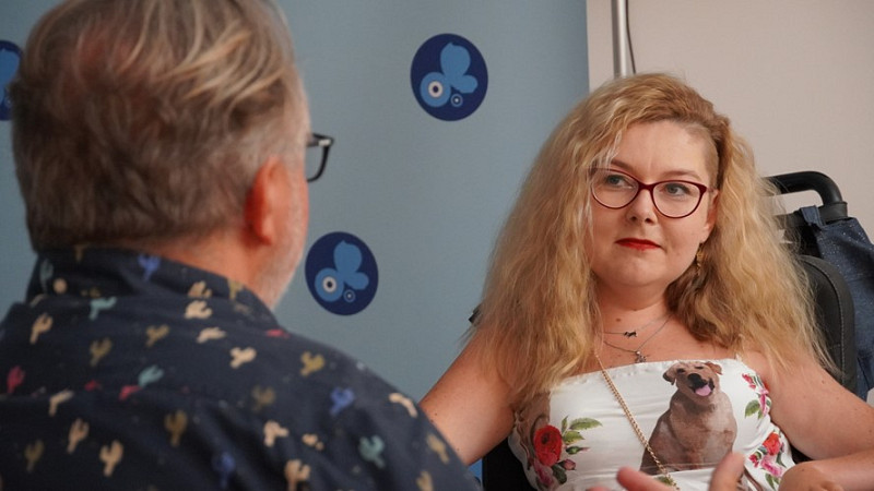 Autorka Magdalena Kulus na tlačovej konferencií v sídle Organizácie muskulárnych dystrofikov
